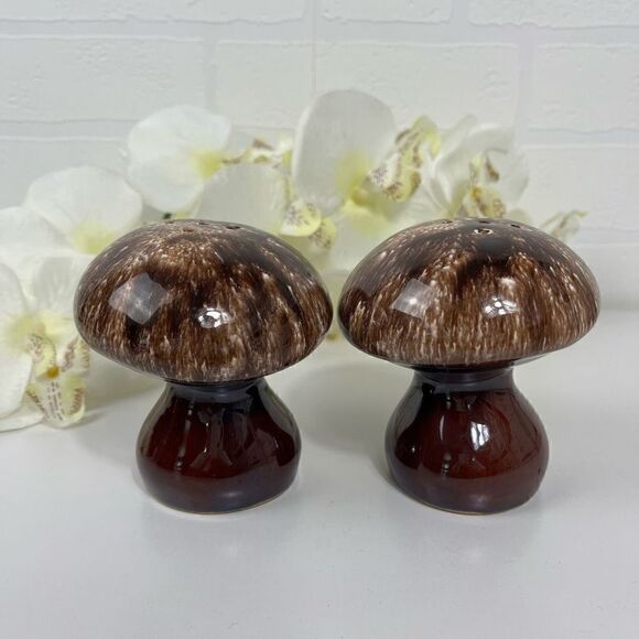 Mushroom Salt And Pepper Shaker Brown Ceramic - Picture 1 of 7
